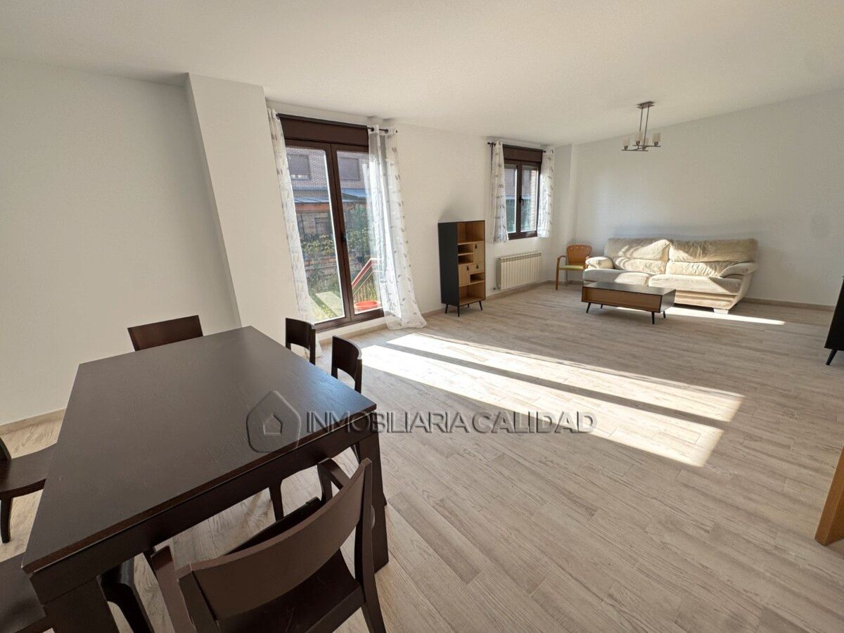 Vista exterior de Casa o xalet en venda en Burgos Capital amb Calefacció i Traster