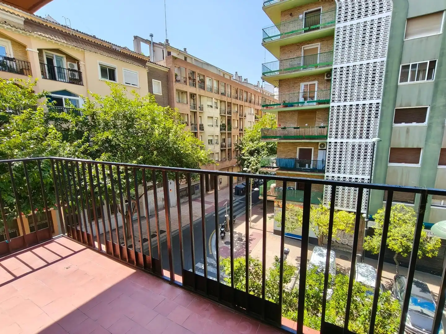 Außenansicht von Wohnung zur Miete in Zaragoza mit Heizung, Terrasse und Balkon