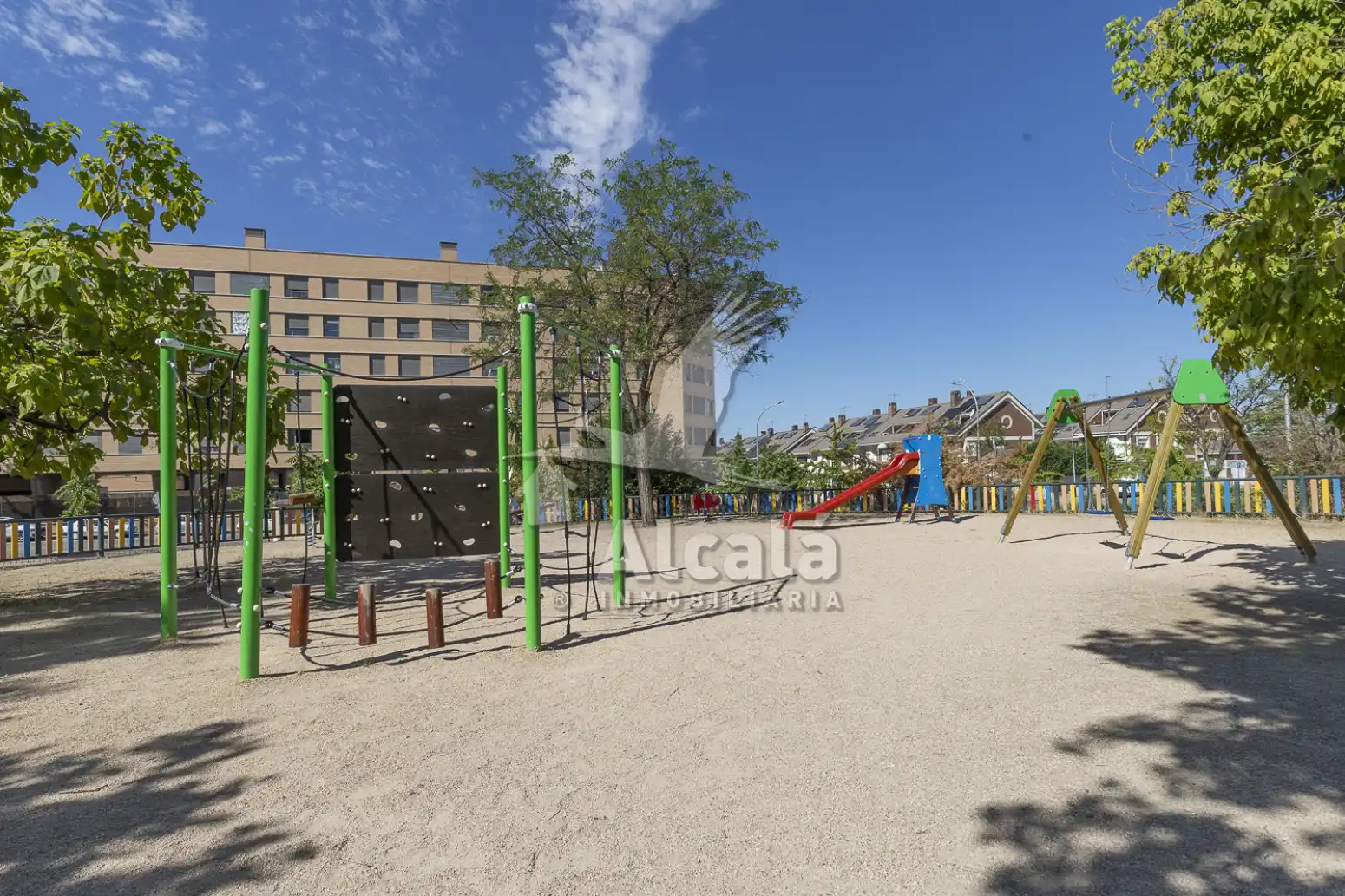 Vista exterior de Piso en venta en Madrid con Calefacción, Jardín privado y Piscina