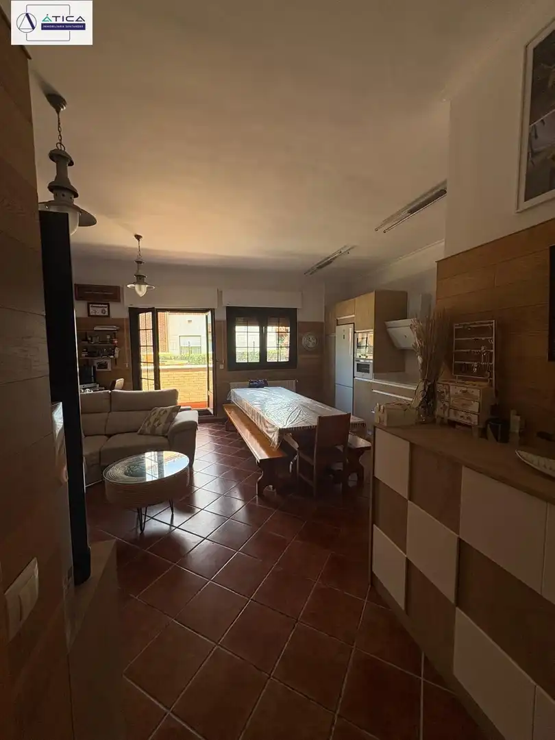 Sala d'estar de Casa adosada en venda en Castro-Urdiales amb Aire condicionat, Calefacció i Jardí privat