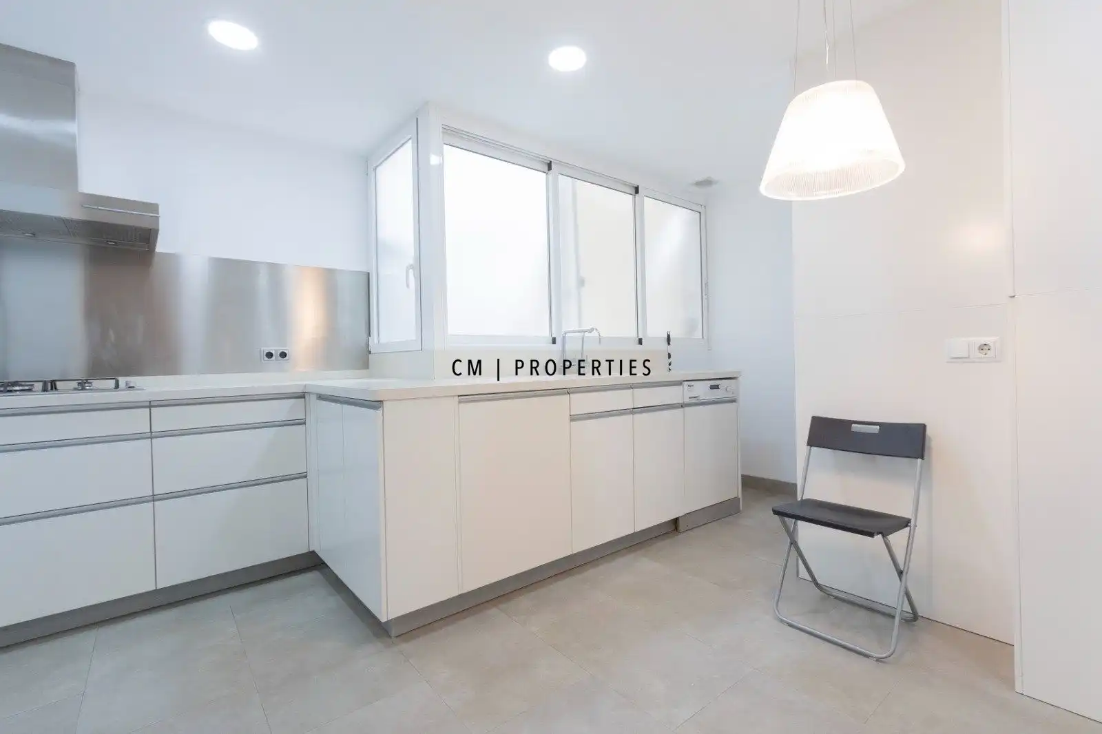 Kitchen of Flat for rent in Valencia  with Air Conditioner, Heating and Storage room