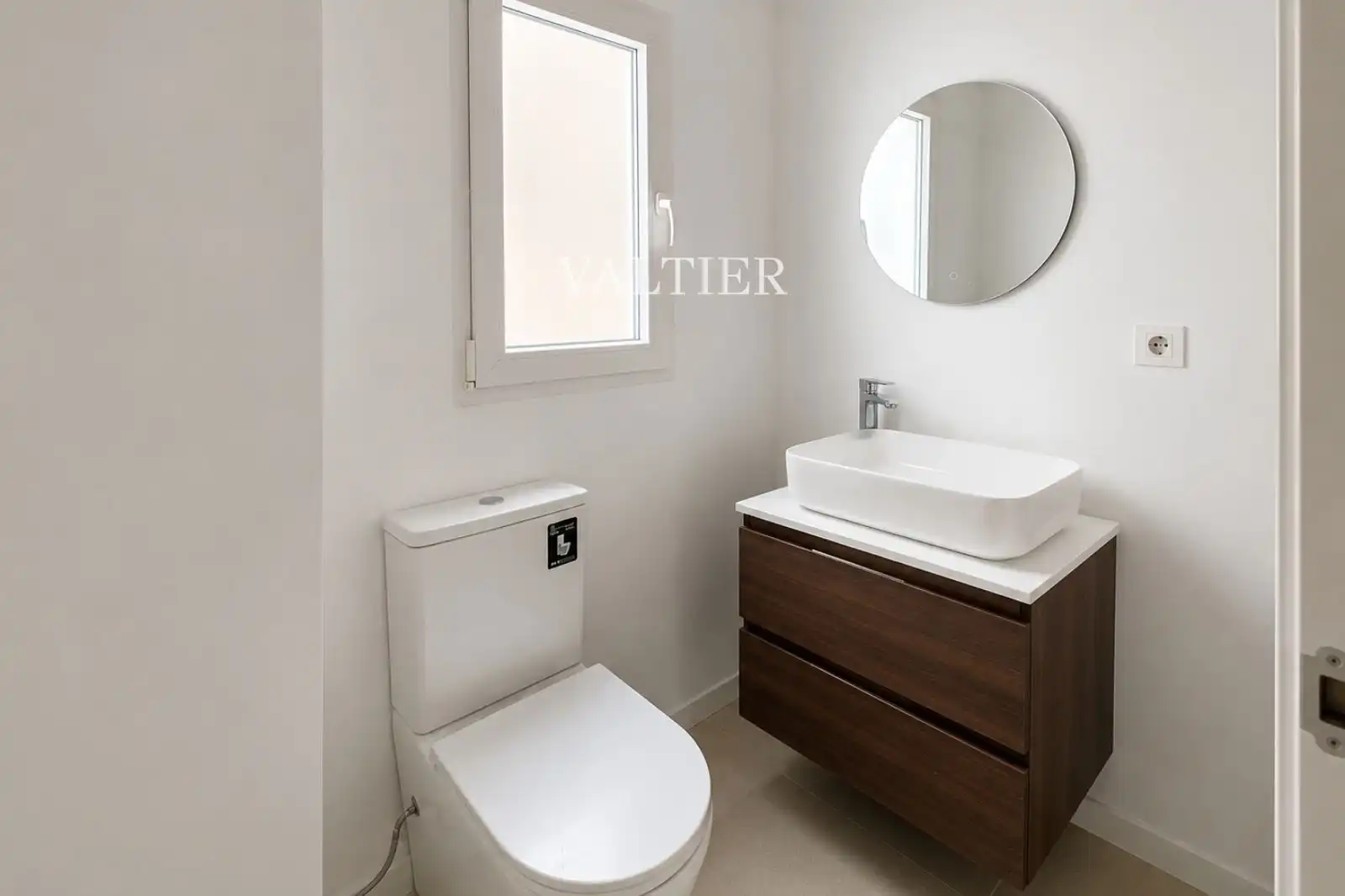 Bathroom of Flat for rent in Valencia  with Air Conditioner, Heating and Terrace