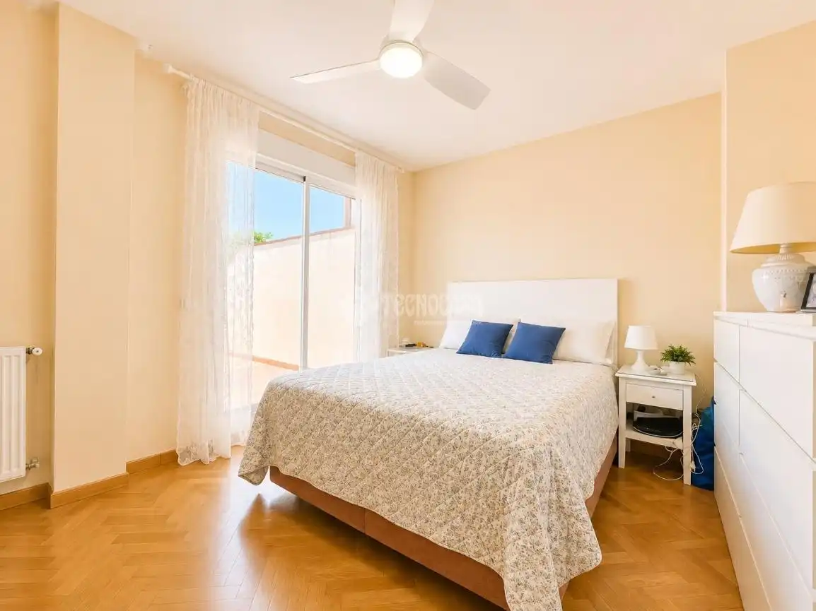 Habitación de Casa adosada en venta en Alcalá de Henares con Aire acondicionado, Calefacción y Parquet