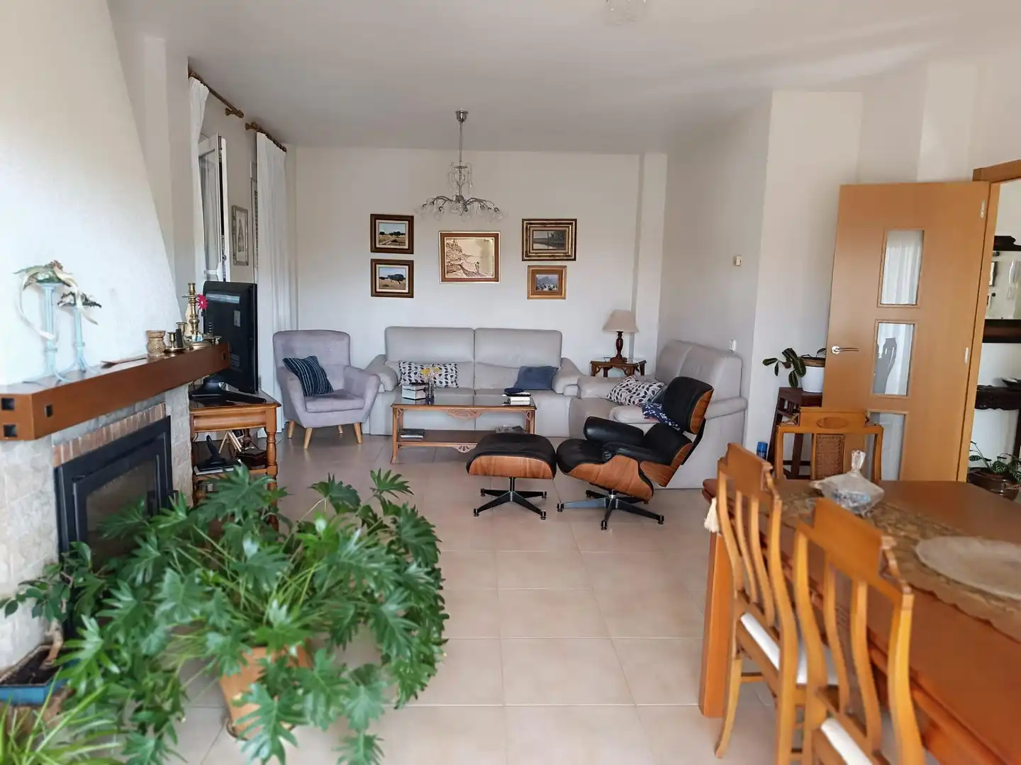 Sala d'estar de Casa o xalet en venda en La Nucia amb Jardí privat i Piscina comunitària