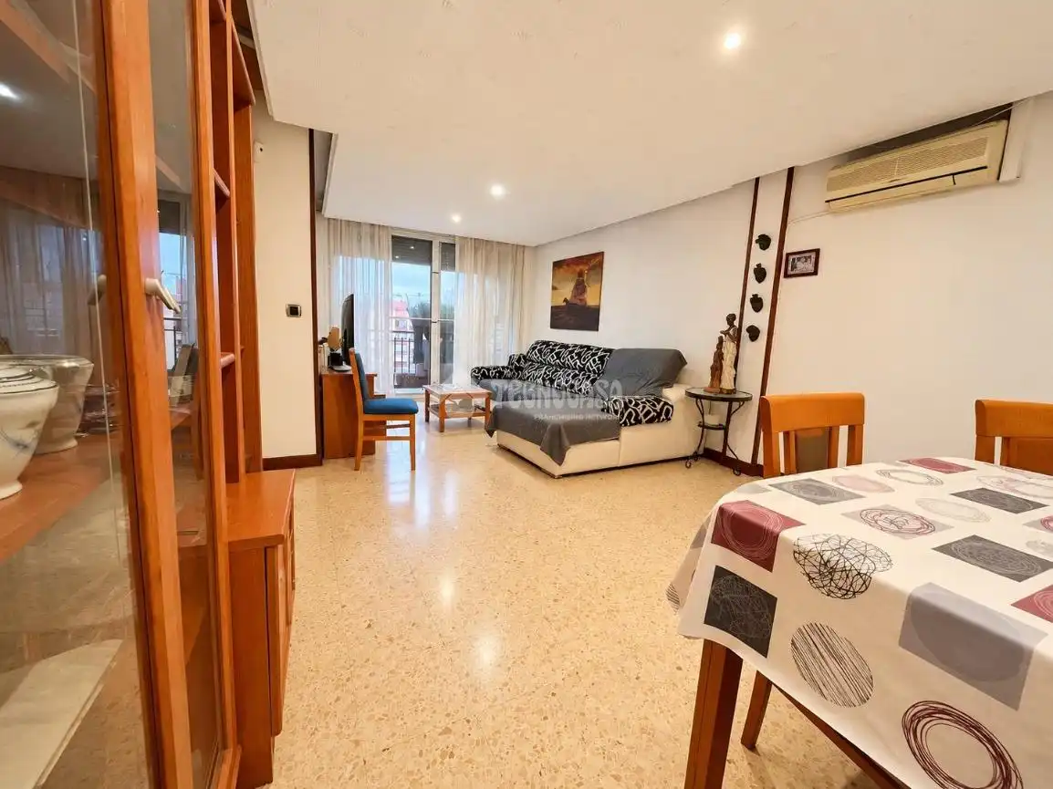Sala d'estar de Pis en venda en Tarragona amb Aire condicionat i Balcó