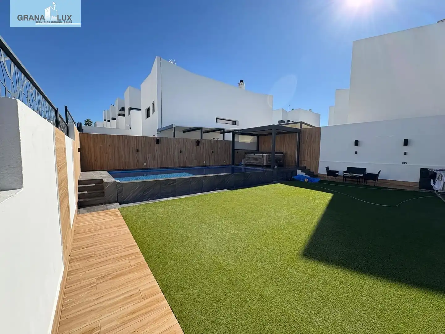 Terrassa de Casa adosada en venda en Albolote amb Jardí privat, Piscina i Alarma
