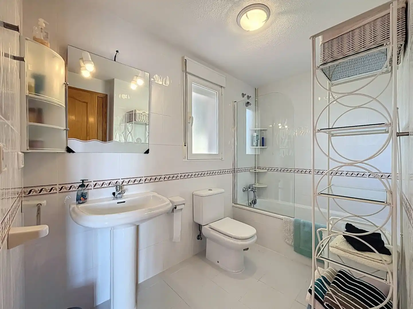 Badezimmer von Wohnung zur Miete in La Nucia mit Klimaanlage, Privatgarten und Schwimmbad