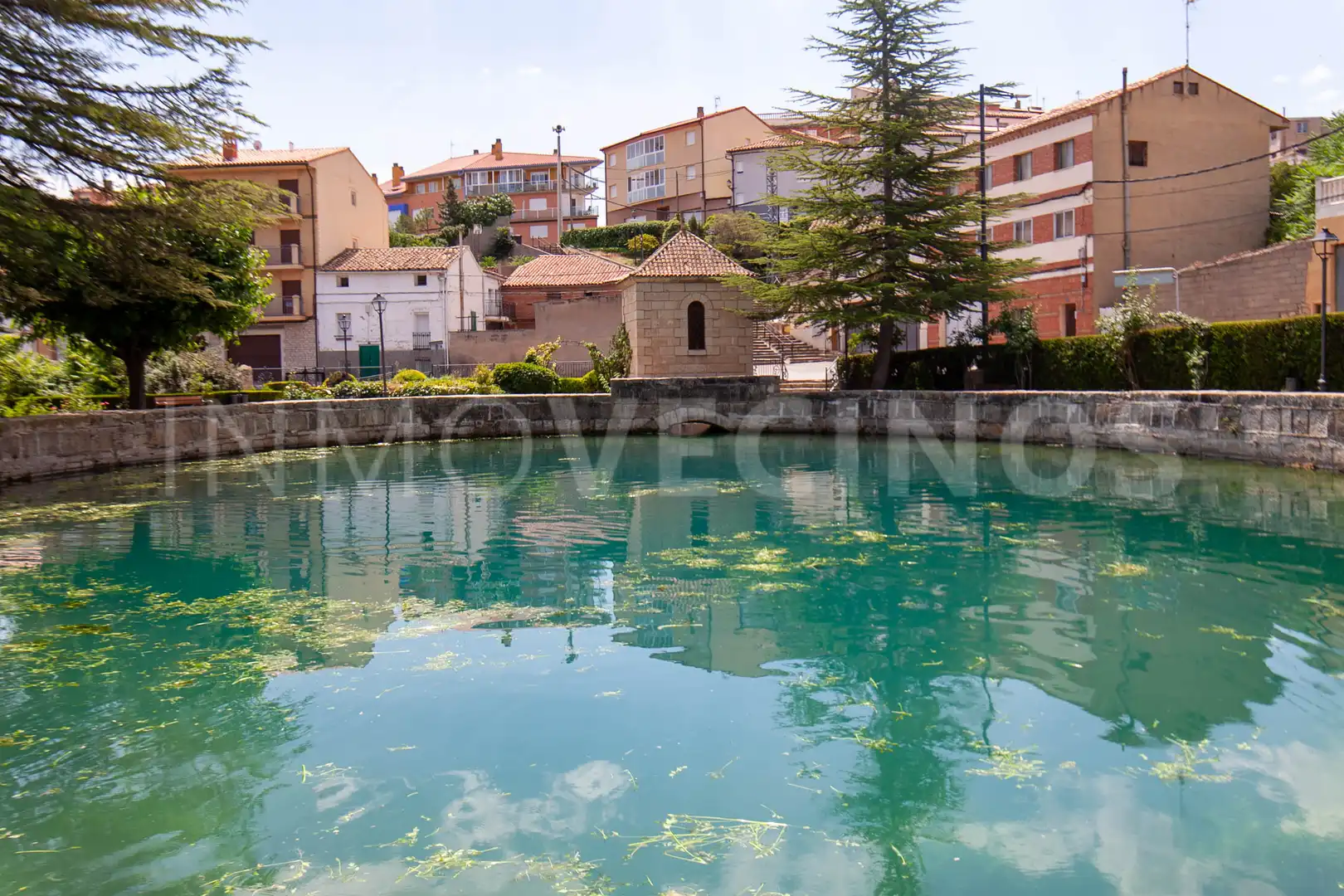 Piscina de Casa adosada en venda en Cella amb Traster