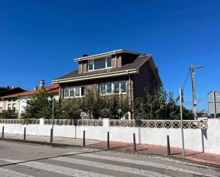 Vista exterior de Casa o xalet en venda en Santander amb Balcó