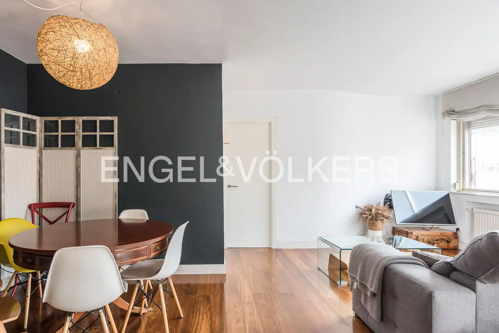 Living room of Flat for sale in Madrid  with Air Conditioner, Heating and Parquet flooring