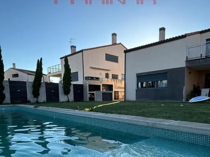Vista exterior de Casa o xalet en venda en Aranjuez amb Calefacció, Jardí privat i Traster