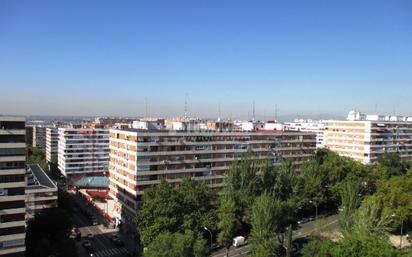 Vista exterior de Pis en venda en  Madrid Capital amb Calefacció