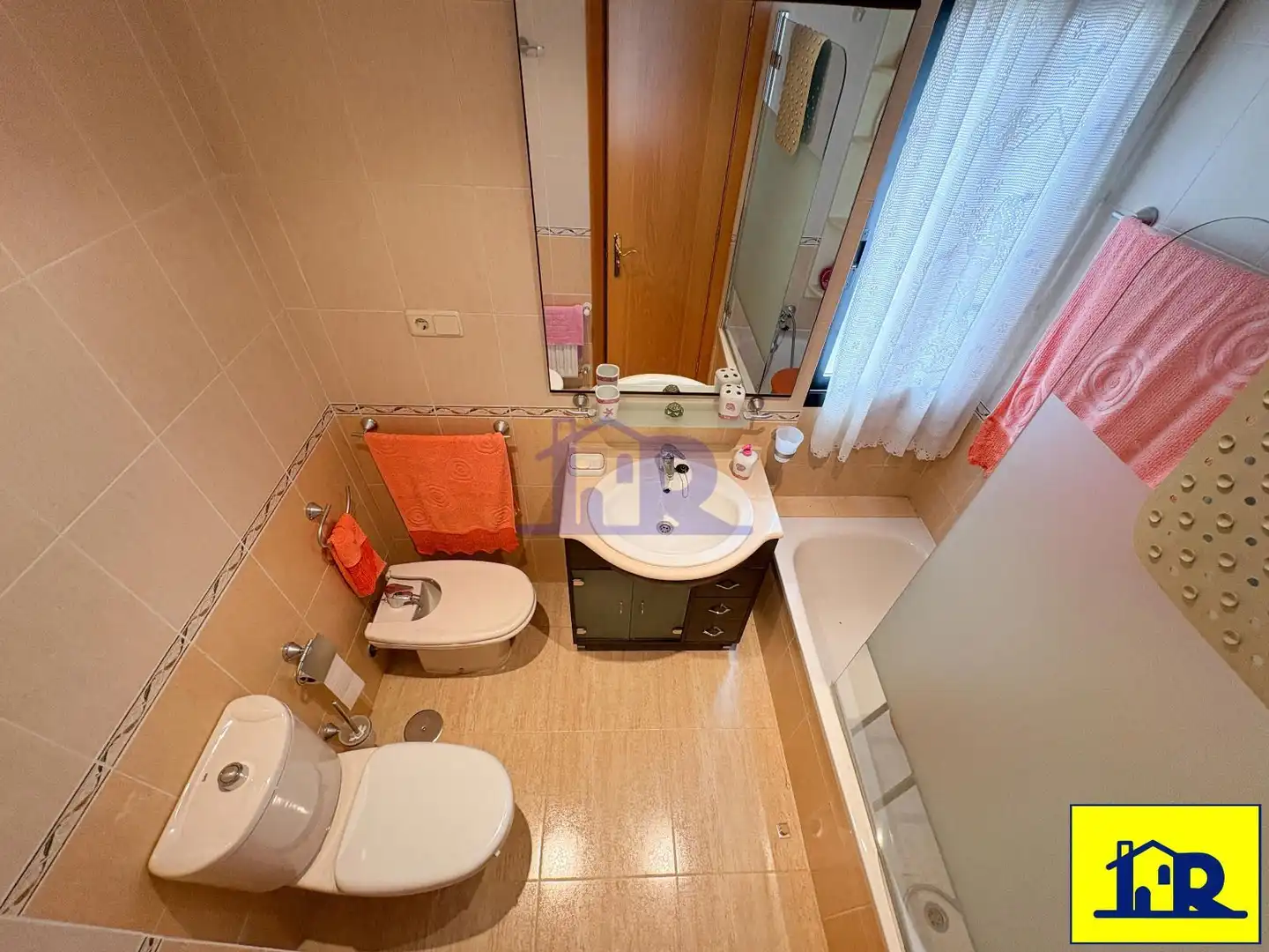 Baño de Piso en venta en Cuenca con Calefacción, Trastero y Piscina
