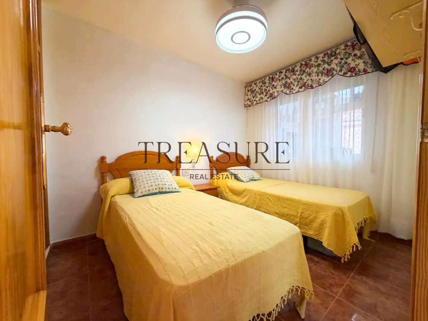 Habitación de Apartamento en venta en La Manga del Mar Menor con Terraza y Balcón