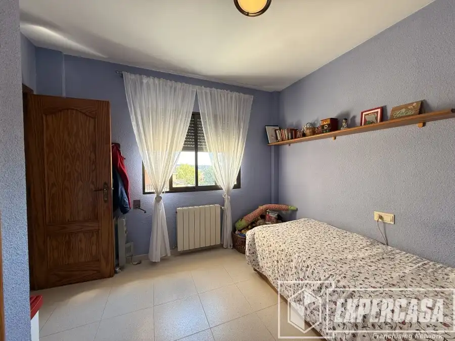 Dormitori de Casa o xalet en venda en Riba-roja de Túria amb Aire condicionat, Calefacció i Terrassa