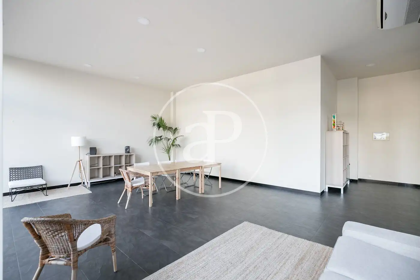 Sala d'estar de Pis en venda en Barcelona amb Aire condicionat, Calefacció i Jardí privat
