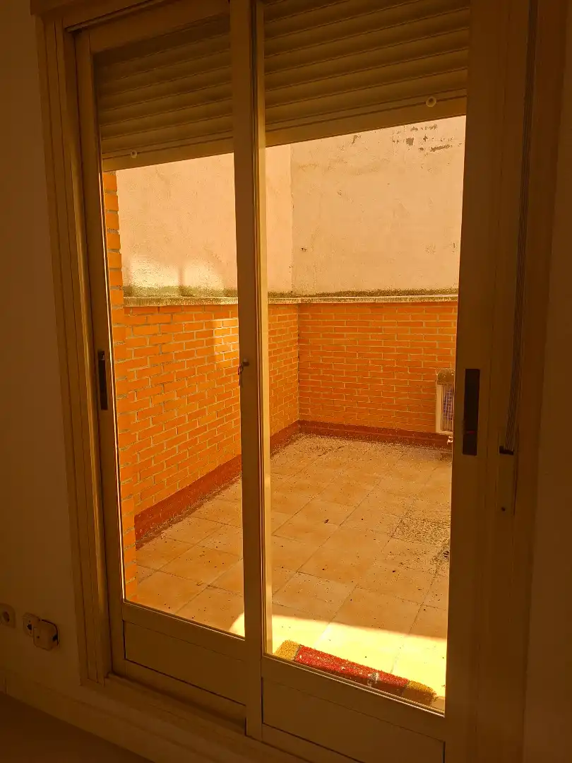 Balcony of Office for rent in Pinto  with Air Conditioner and Heating