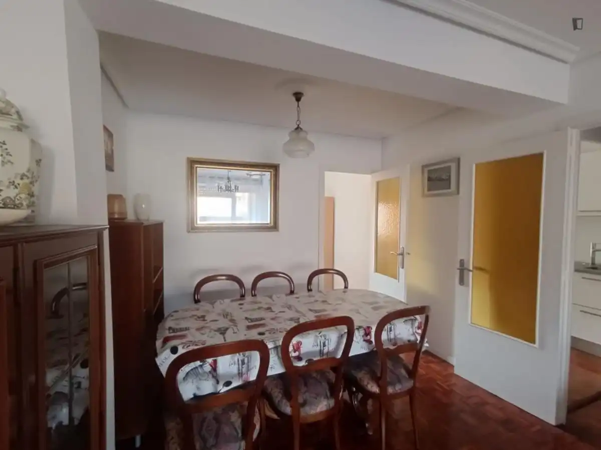 Room in Mendebaldea - Ermitagaña
