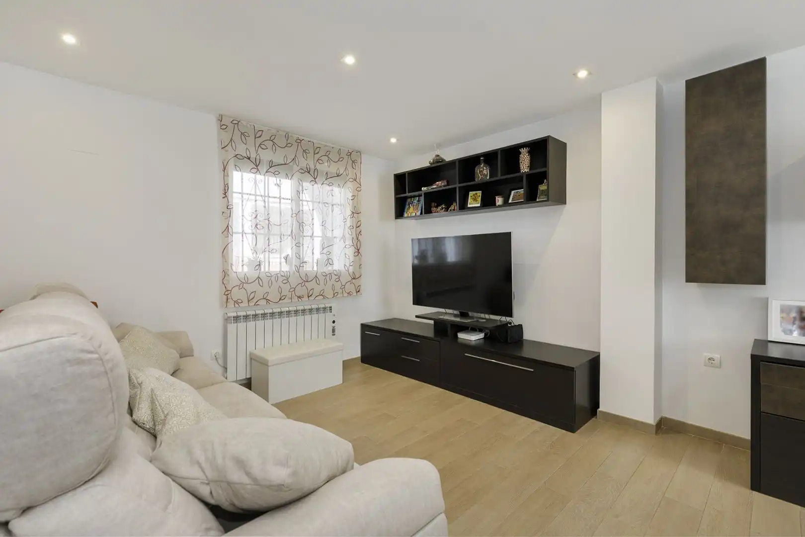 Sala d'estar de Casa adosada en venda en La Zubia