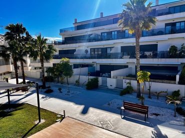 Dúplex amb piscina en venda a Golf Bahía