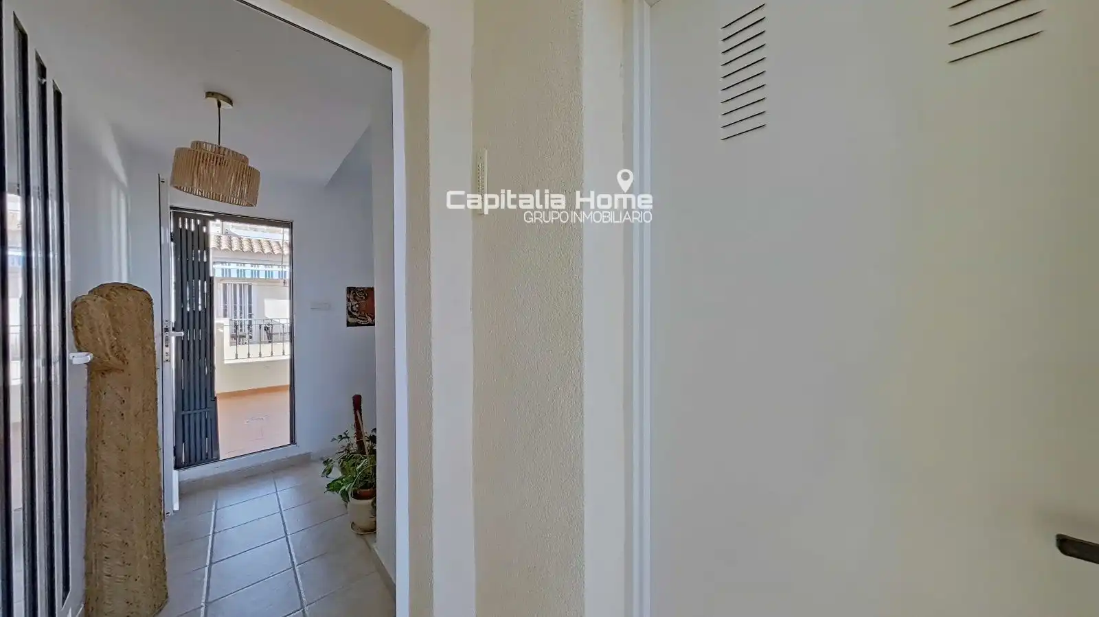 Einfamilien-Reihenhaus zum Verkauf in Santa Pola mit Abstellraum, Schwimmbad und Möbliert