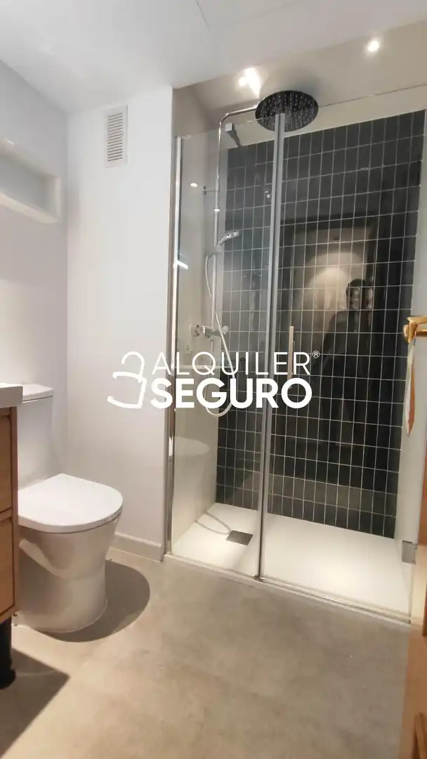 Badezimmer von Wohnung zur Miete in Valencia mit Klimaanlage und Heizung