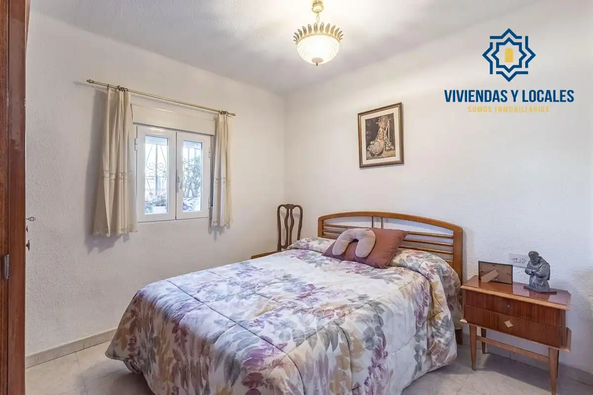Bedroom of Flat for sale in Granada