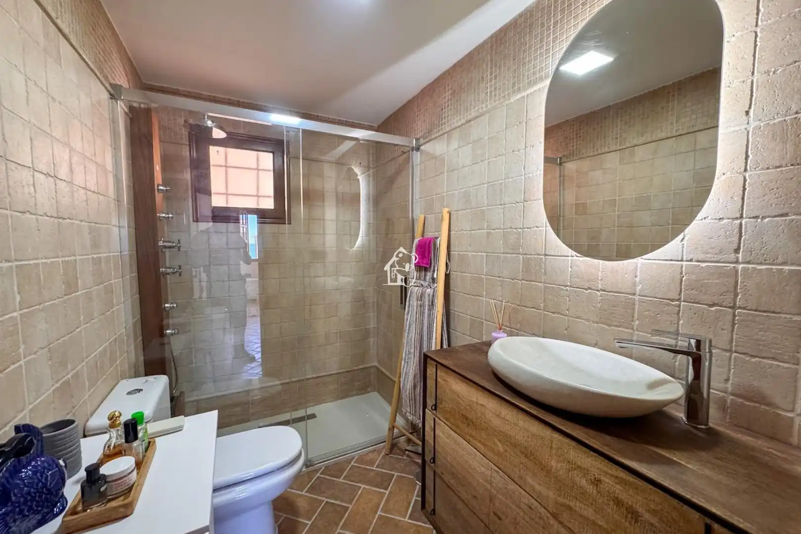 Baño de Dúplex de alquiler en Guardamar del Segura con Aire acondicionado, Terraza y Amueblado