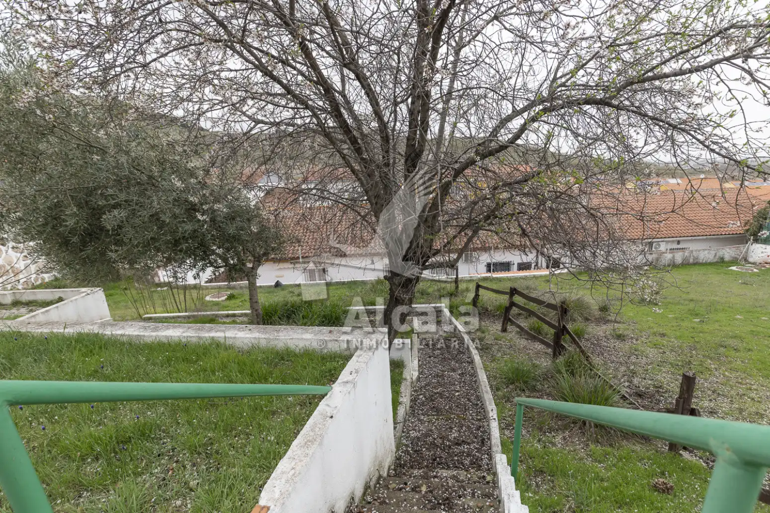 Vista exterior de Casa o xalet en venda en Villalbilla amb Aire condicionat, Calefacció i Jardí privat