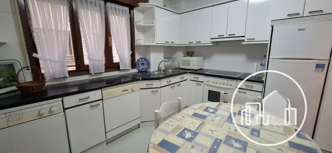 Küche von Wohnung zur Miete in Villarcayo de Merindad de Castilla la Vieja mit Heizung, Abstellraum und Möbliert