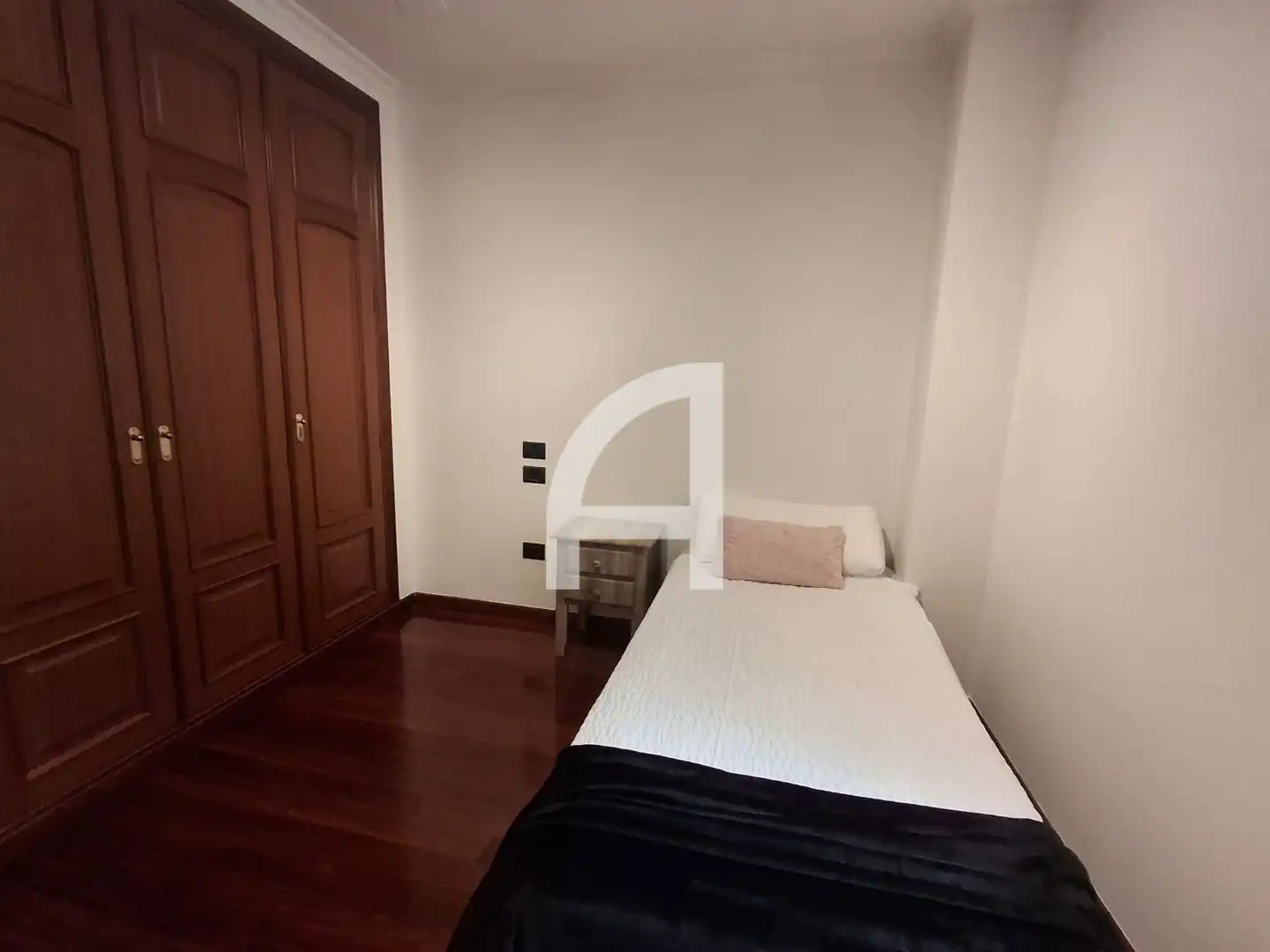 Wohnung zur Miete in R. de Rosalía de Castro, Centro - Areal