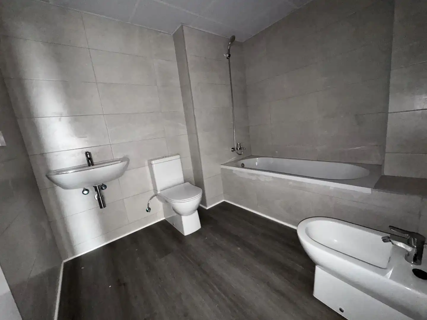 Baño de Piso en venta en Castellón de la Plana / Castelló de la Plana con Aire acondicionado y Piscina comunitaria