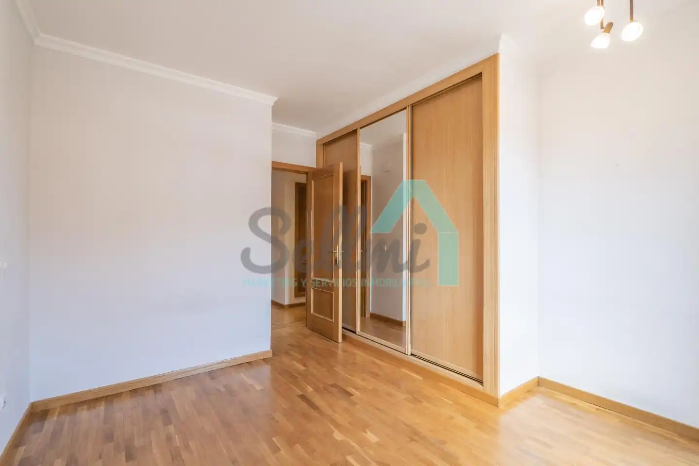 Habitación de Piso de alquiler en Oviedo  con Calefacción, Parquet y Terraza