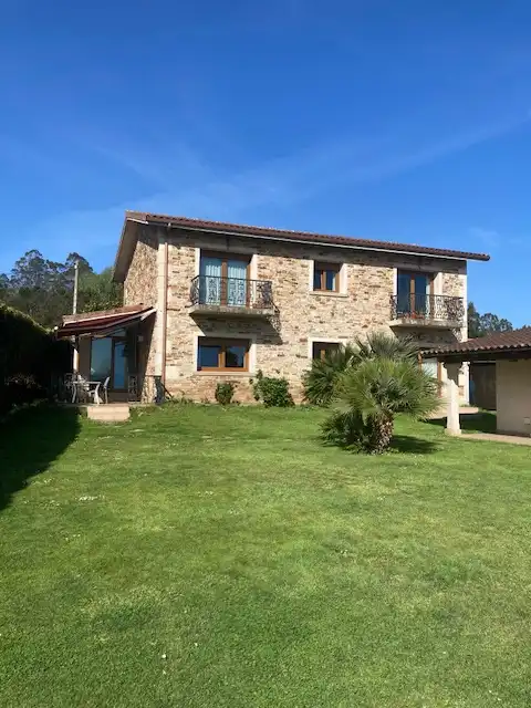 Vista exterior de Casa o chalet en venta en Carballo con Calefacción, Jardín privado y Parquet