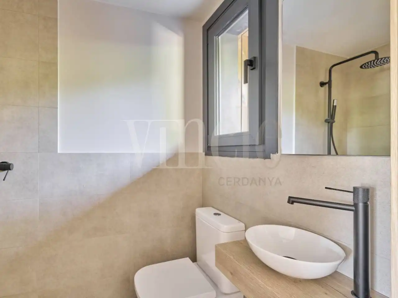 Baño de Casa adosada en venta en Bolvir con Jardín privado, Parquet y Piscina comunitaria