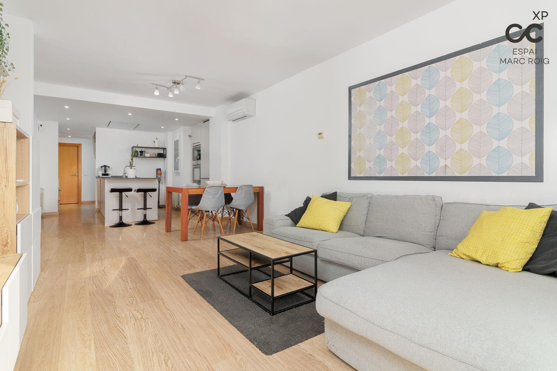 Sala d'estar de Dúplex en venda en Figueres amb Aire condicionat, Calefacció i Parquet