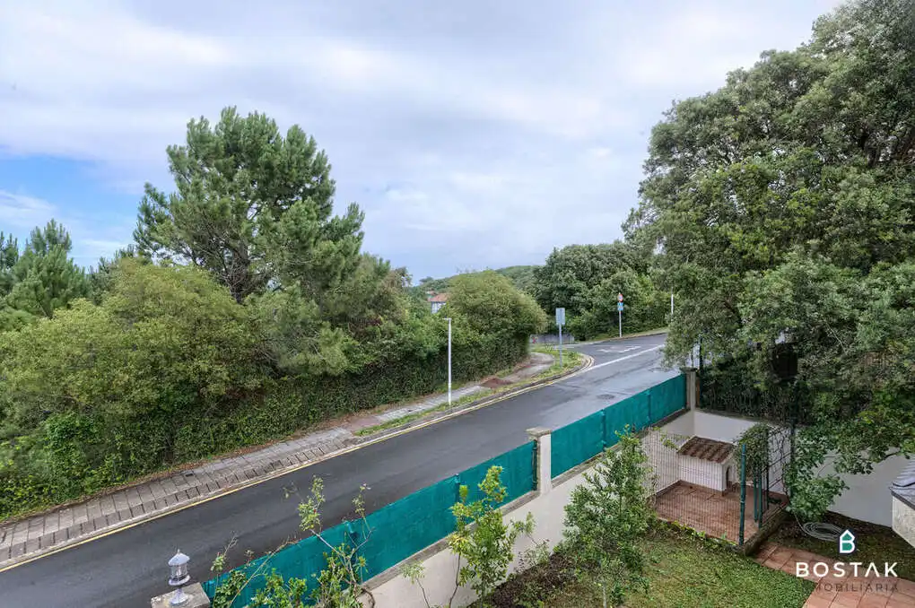Vista exterior de Casa o xalet en venda en Barrika amb Calefacció, Jardí privat i Terrassa