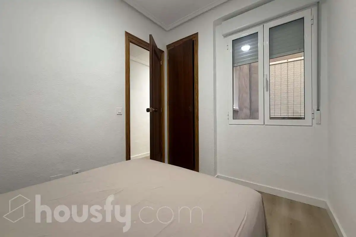 Schlafzimmer von Wohnung zur Miete in Torrevieja mit Parkett, Terrasse und Möbliert