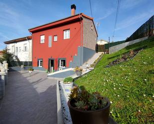 Vista exterior de Casa o xalet en venda en Siero amb Terrassa i Piscina