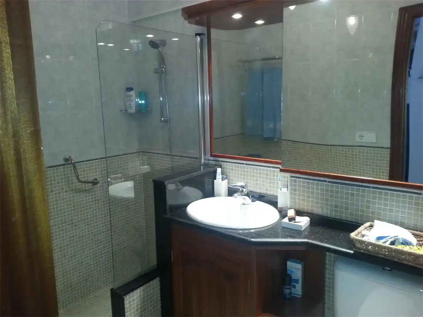Bathroom of Flat for rent in O Grove  , Pontevedra