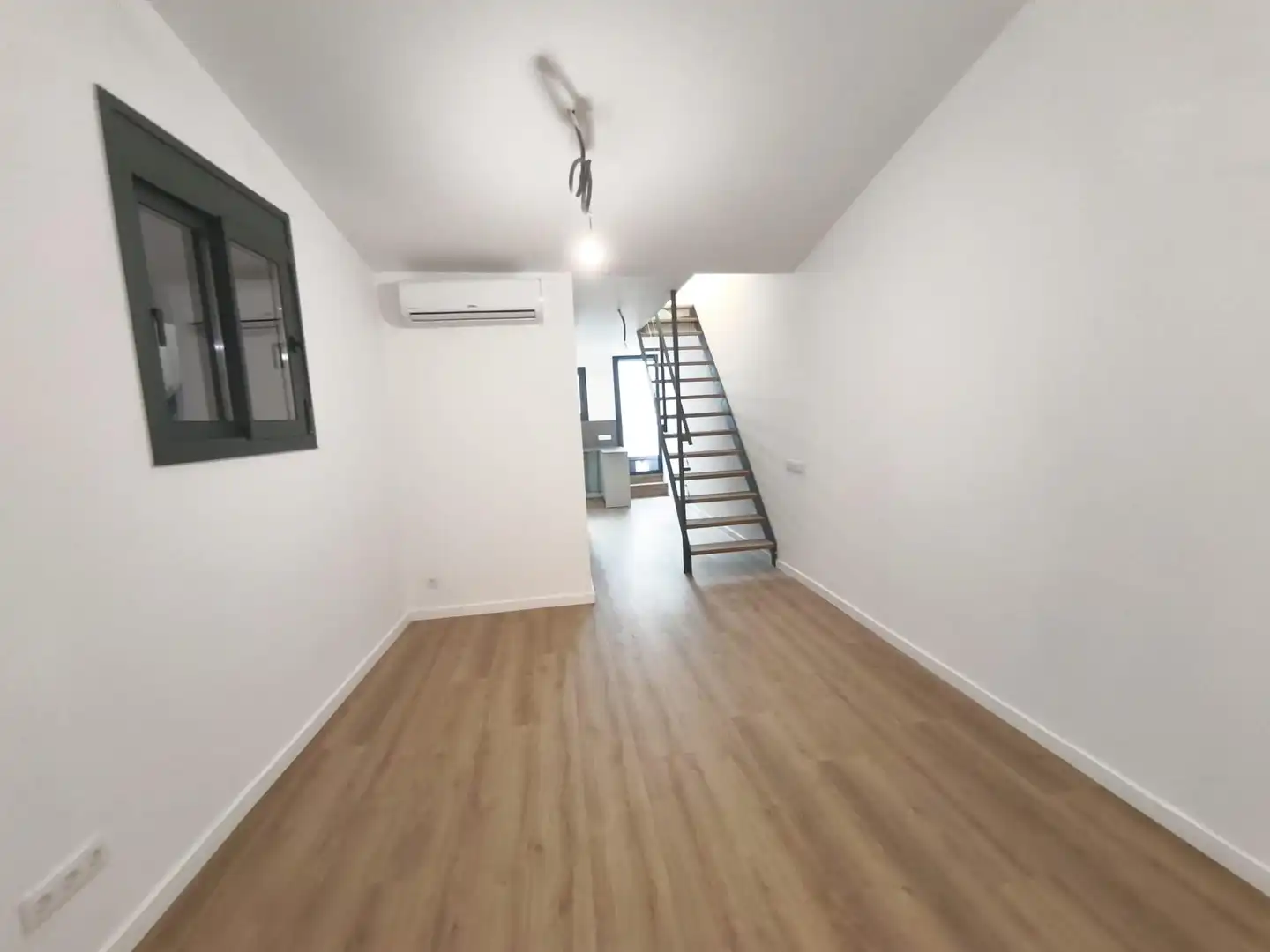 Houses for sale in Sabadell  with Air Conditioner, Parquet flooring and Terrace