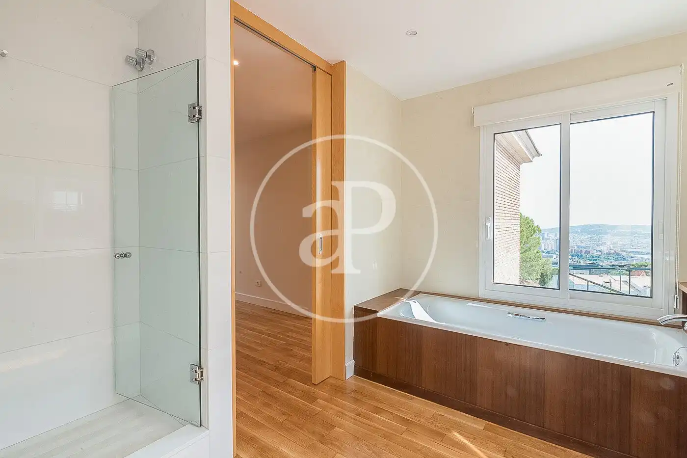 Bathroom of Houses for rent in Barcelona  with Air Conditioner, Heating and Private garden