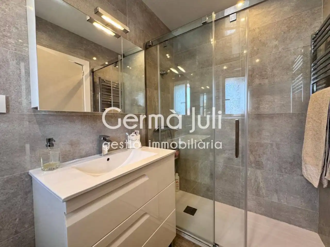 Bathroom of Houses for sale in Badalona  with Heating, Private garden and Terrace