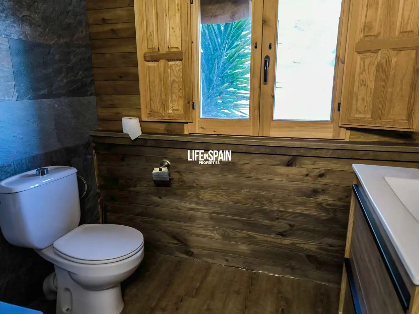 Badezimmer von Country house zum Verkauf in Rasquera mit Klimaanlage, Privatgarten und Terrasse