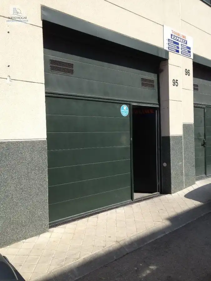 Parkplatz von Fabrikhallen zur Miete in Mejorada del Campo, Madrid