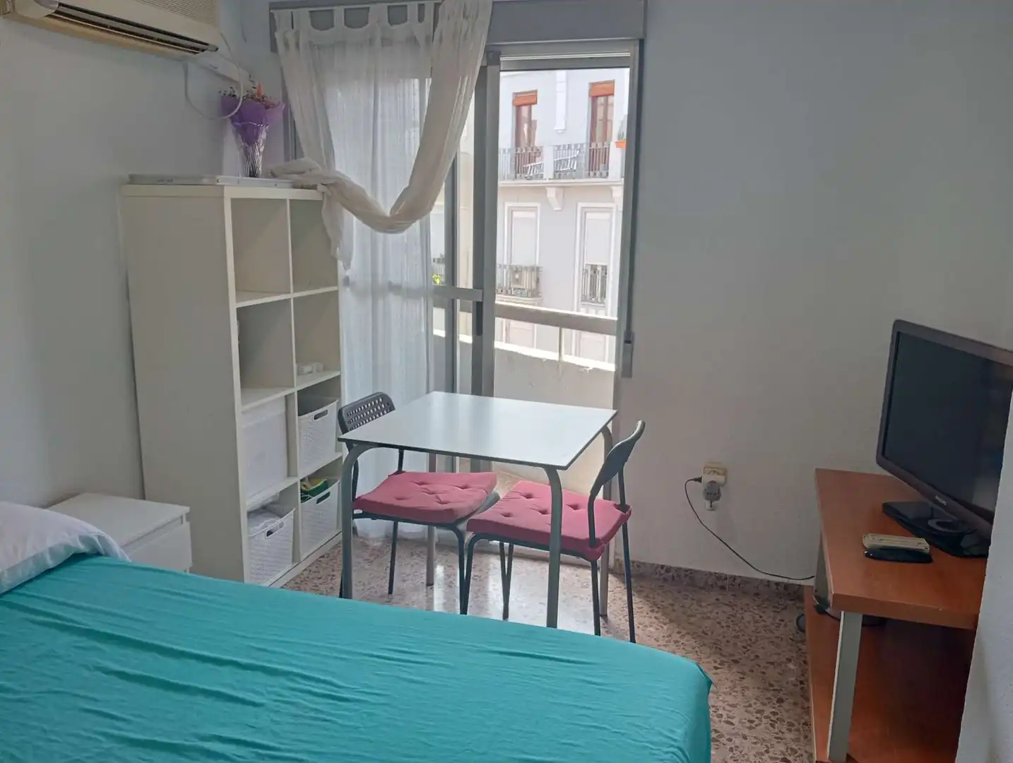 Dormitori de Pis per a compartir en Valencia amb Aire condicionat, Calefacció i Terrassa