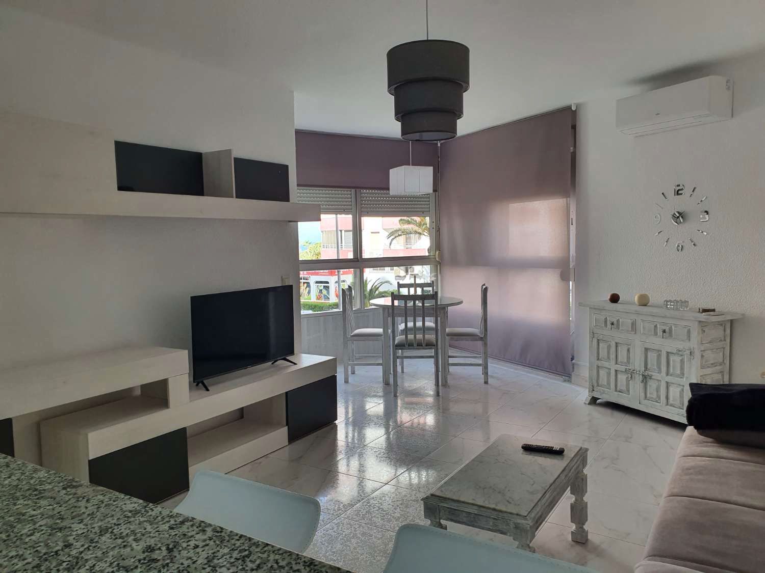 Sala de estar de Apartamento de alquiler en Torrox con Aire acondicionado, Calefacción y Terraza