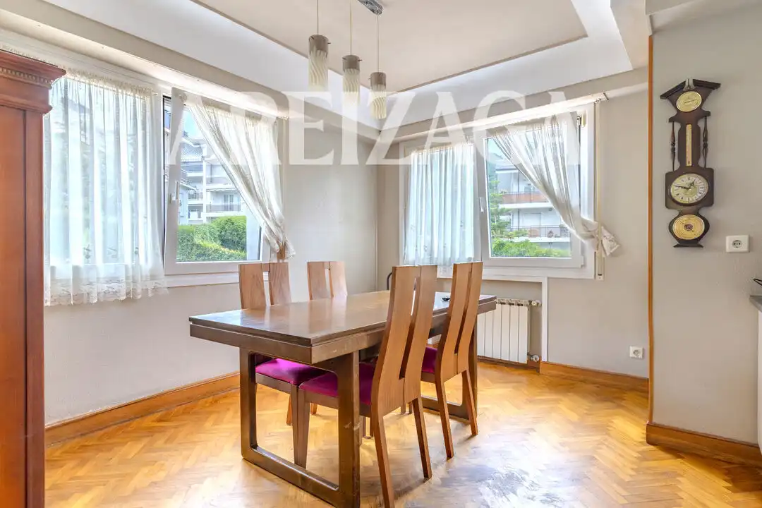 Menjador de Casa o xalet en venda en Donostia - San Sebastián  amb Calefacció, Jardí privat i Terrassa