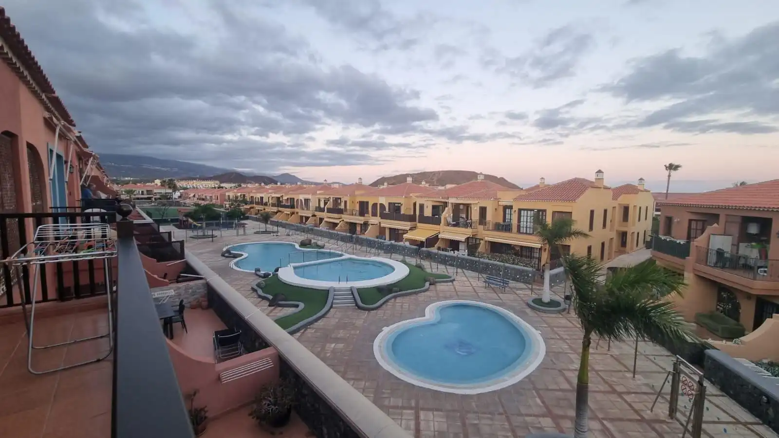 Vista exterior de Apartamento en venta en Arona con Terraza, Amueblado y Piscina comunitaria