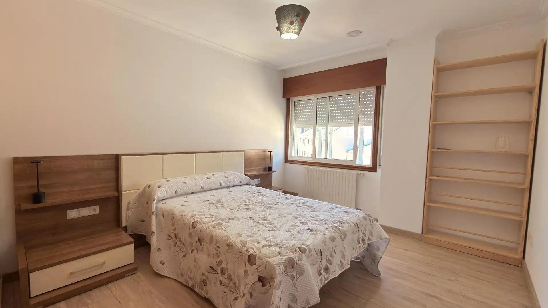Flat with terrace to rent in Calle de Ourense, imagen 5